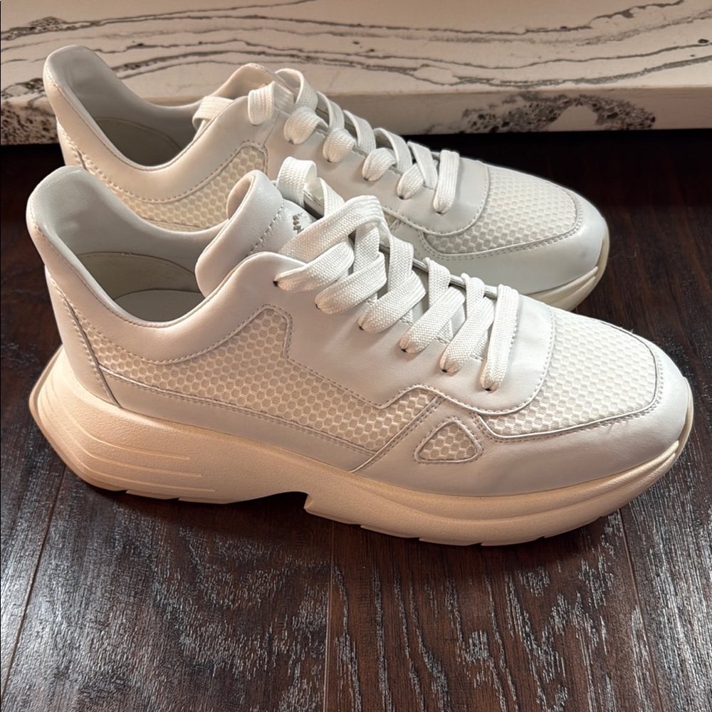 Stuart Weitzman Willow Runner sneakers, size 10